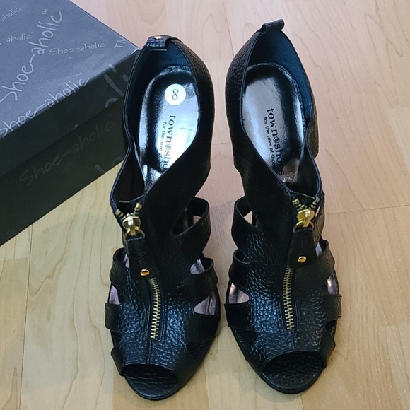 Town Shoes - Heels - Picture 3 of 7